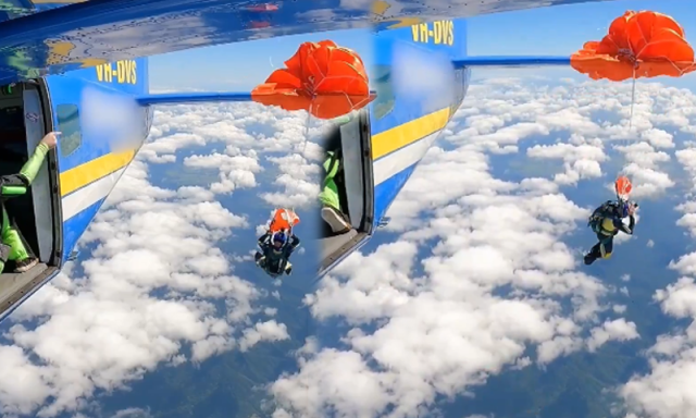 اسکائی ڈائیور ہوا میں معلق، جہاز کے ونگ سے پھنسنے کی دل دہلا دینے والی ویڈیو وائرل