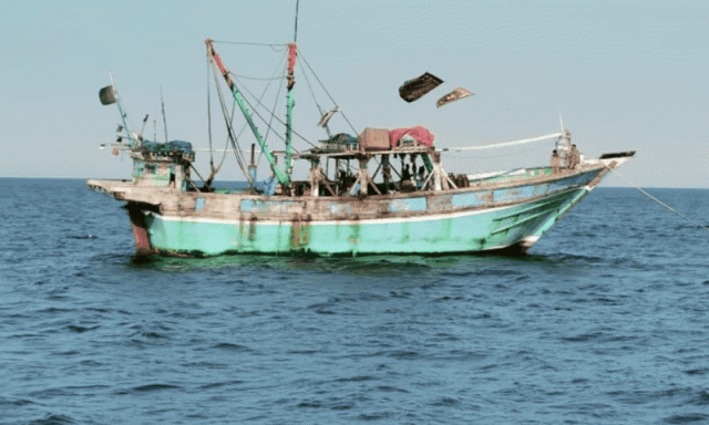 بھارت نے 11 پاکستانی ماہی گیر گرفتار کر لیے، کشتی بھی تحویل میں لے لی