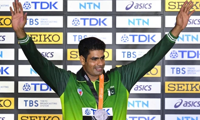 ارشد ندیم کی قیادت میں پاکستانی دستے کی کامن ویلتھ گیمز کی رنگا رنگ افتتاحی تقریب میں شاندار شرکت