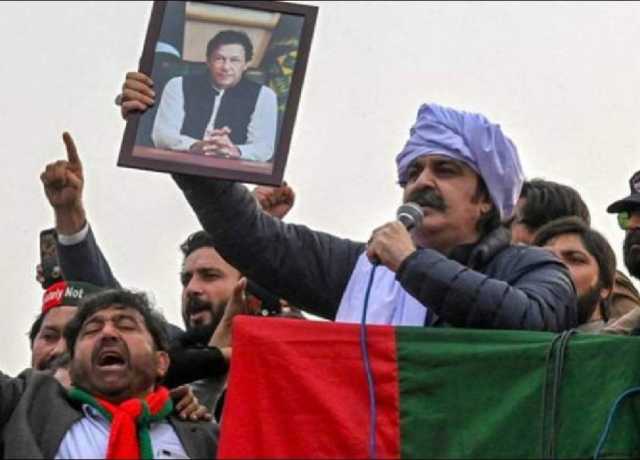 احتجاج، پولیس تشدد کیس، علی امین سمیت پی ٹی آئی رہنماؤں کے ناقابل ضمانت وارنٹ گرفتاری جاری