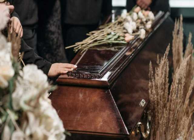 تدفین کے وقت مردہ خاتون زندہ ہو گئیں