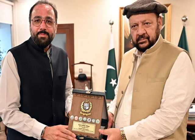 وزیر اعلیٰ گلگت بلتستان حاجی گلبر خان کی وفاقی وزیر چوہدری سالک حسین سے ملاقات