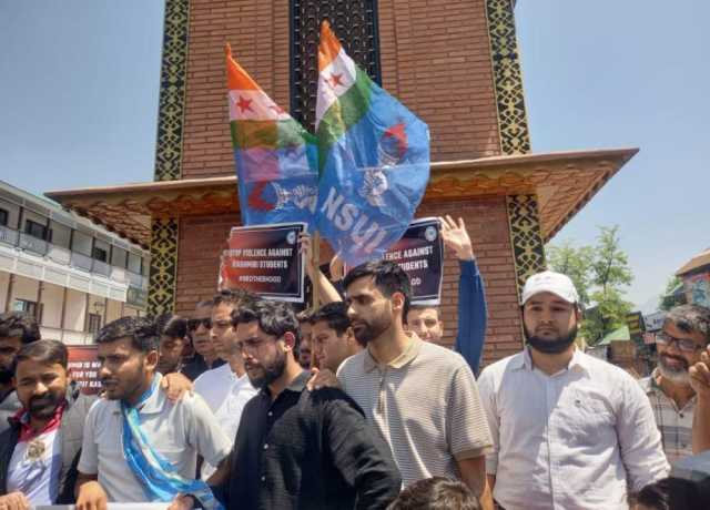 سرینگر، بھارت بھر میں کشمیری طلباء پر حملوں کے خلاف احتجاجی مظاہرہ