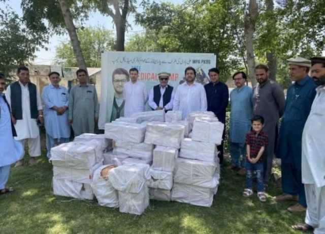 پاراچنار، قائد ملت جعفریہ کیجانب سے ادویات کا عطیہ، علی ہادی نے ڈی ایچ او کے حوالے کر دیں
