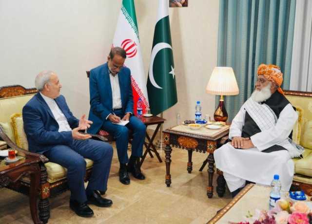مولانا فضل الرحمان کی ایرانی سفارت خانے آمد، سفیر ڈاکٹر رضا مقدمی کی دورہ ایران کی دعوت