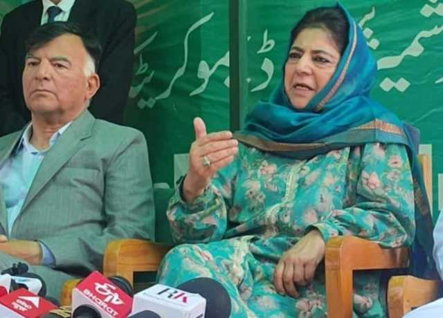 پہلگام میں سیاحوں کی جان بچانے والوں کو ہی تنگ کرنا زیادتی ہے، محبوبہ مفتی