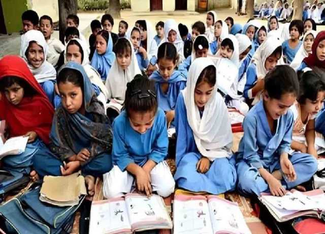 خیبر پختونخوا میں 49 لاکھ سے زائد بچوں کے اسکولوں سے باہر ہونے کا انکشاف