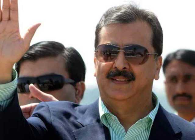 یوسف رضا گیلانی سرکاری دورے پر روس پہنچ گئے
