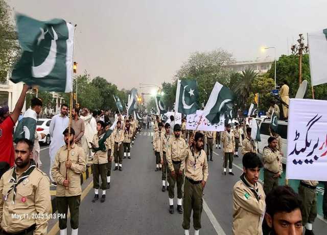 لاہور، پاک فوج کیساتھ اظہارِ یکجہتی، المصطفیٰ اسکاؤٹس کی منظم پریڈ