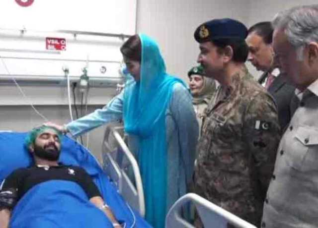 مریم نواز شریف کی سی ایم ایچ آمد، زخمی افسروں اور جوانوں سے ملاقات