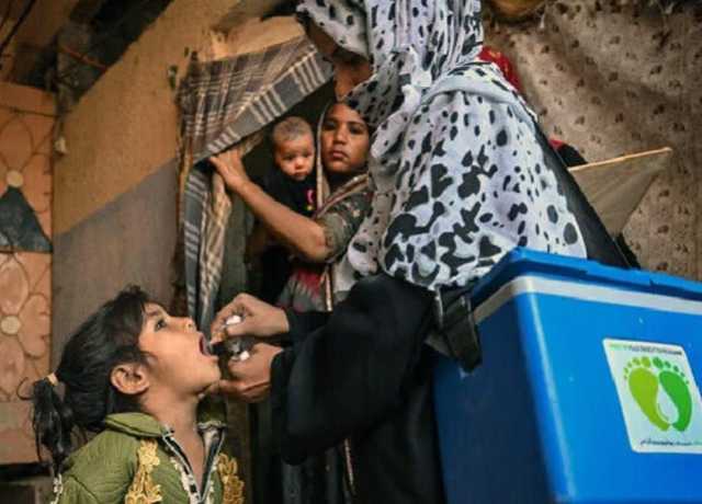 کراچی، انسداد پولیو مہم میں 37 ہزار سے زائد بچے قطرے پینے سے محروم