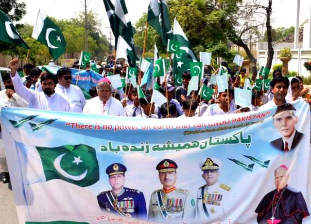 ملتان، مسیحی برادری کی جانب سے پاک فوج سے اظہار یکجہتی کیلئے ریلی 