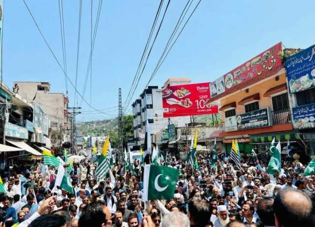 آزاد کشمیر میں پاک افواج کے حق میں ریلیاں