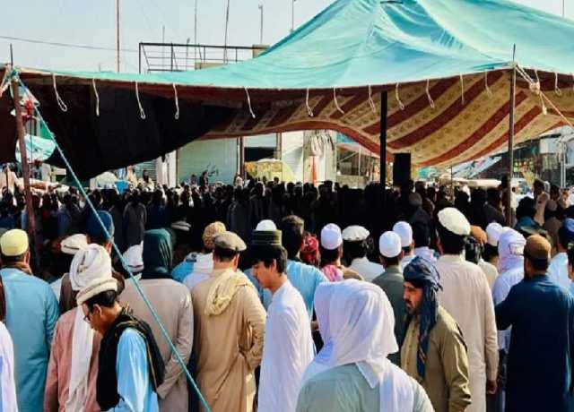 شمالی وزیرستان، بم حملے میں 4 بچوں کے جاں بحق ہونے پر ورثا کا میتیں رکھ کر دھرنا