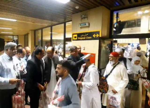 جدہ سے حاجیوں کو لیکر پہلی بعد از حج پرواز کراچی پہنچ گئی