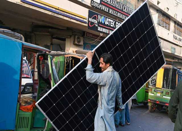 18 فیصد سیلز ٹیکس کے نفاذ سے قبل ہی دکانداروں نے سولر پینلز کی قیمتیں بڑھادیں