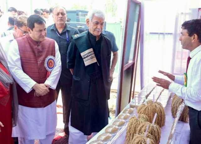 وادی کشمیر میں لیفٹیننٹ گورنر اور نیشنل کانفرنس کی حکومت ایک بار پھر آمنے سامنے