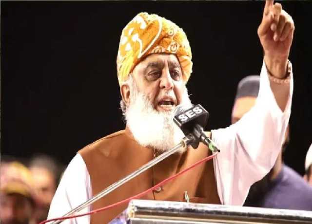 اسرائیلی حملے کی صرف مذمت نہیں بلکہ ہم ایران کے شانہ بشانہ کھڑے ہونے کا اعلان کر رہے ہیں، فضل الرحمان