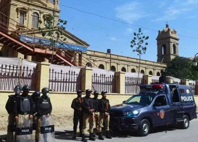 کراچی، پولیس وردیوں میں ملبوس 6 جعلی اہلکار گرفتار