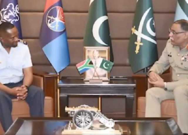 جنرل ساحر شمشاد سے جنوبی افریقہ کے لیفٹیننٹ جنرل وائز مین سیمو مبامبو کی ملاقات