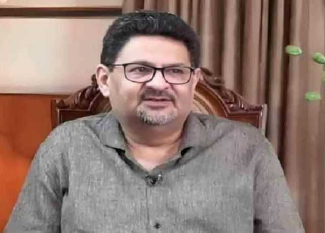 سیاست دان ملک کے لیے لچک پیدا کرکے کوئی راستہ نکالیں، مفتاح اسماعیل