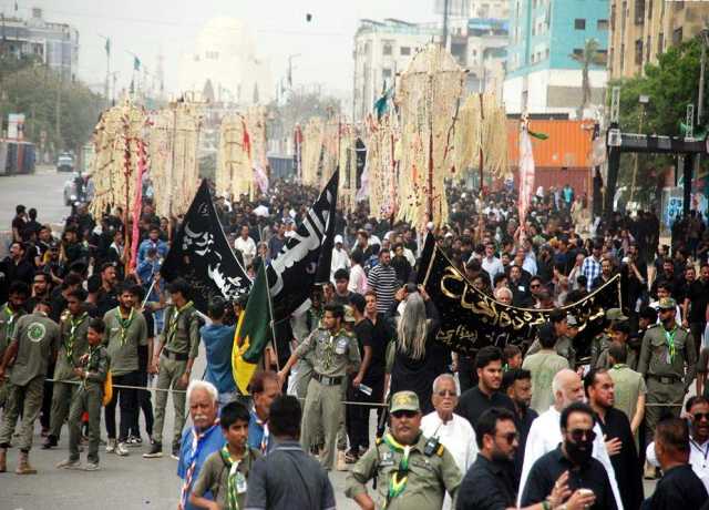 کراچی، سادات امروہہ کے تحت 8 محرم کا جلوس نشتر پارک سے برآمد ہوکر مقررہ مقام پر اختتام پذیر