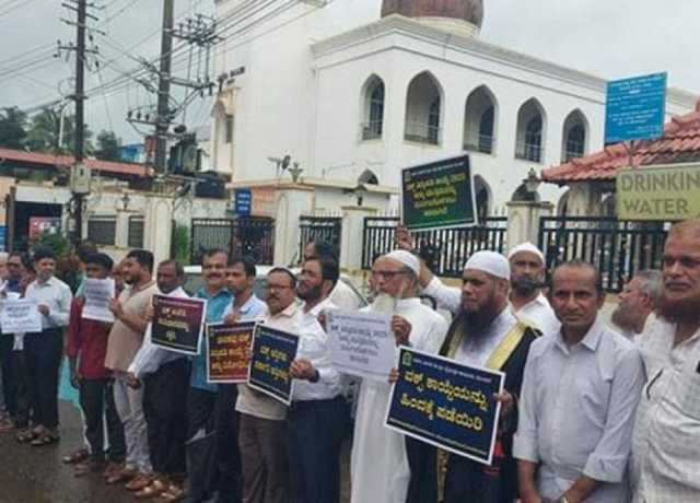 ریاست کرناٹک میں انسانی زنجیر بنا کر وقف ترمیمی ایکٹ کے خلاف احتجاجی مظاہرہ