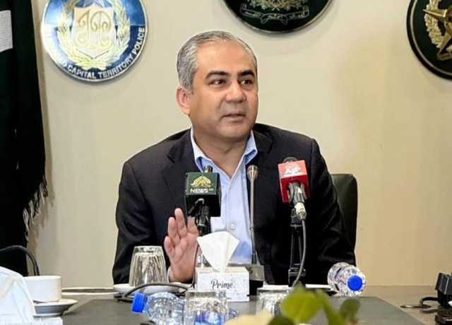 یو اے ای میں پاکستانیوں کو ویزے نہیں مل رہے، کویت اور اومان میں بھی مسائل ہیں، وزیر داخلہ