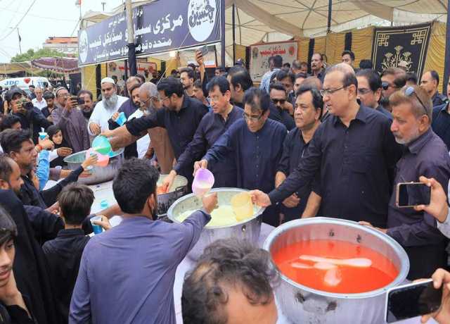 ایم کیو ایم پاکستان کا نمائش چورنگی پر عزاداران حسینؑ کیلئے سبیلِ امام حسینؑ اور طبی امدادی کیمپ کا انعقاد