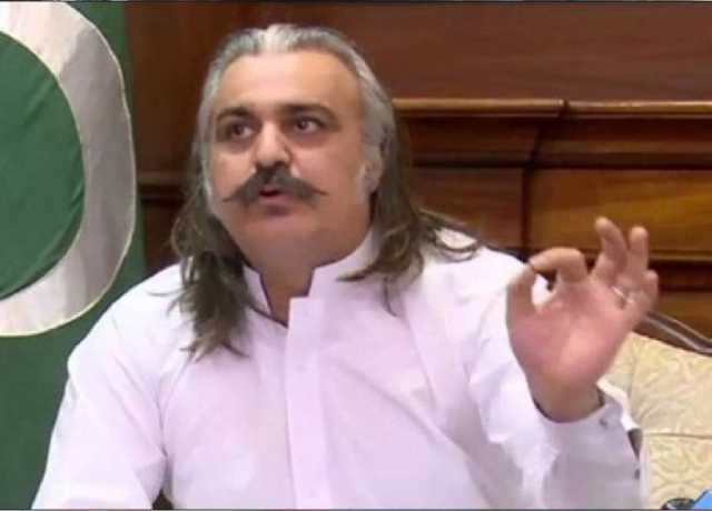 ایسے عوامی نمائندوں کو جوتے مارنا چاہئیں جو ضلع میں کالج تک نہیں بنوا سکے، علی امین گنڈاپور