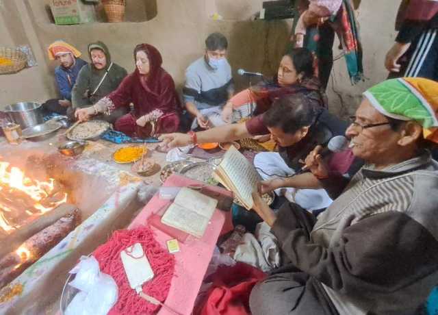 حکومت سنجیدہ اقدامات اٹھائے ہم کشمیر واپس لوٹنا چاہتے ہیں، کشمیری پنڈت