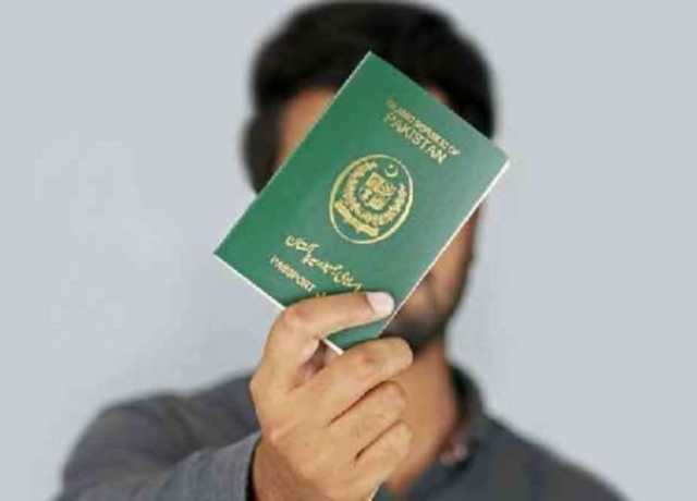 ایک سال میں لاکھوں افراد ملازمت کیلئے ملک چھوڑ گئے، سعودیہ ترجیح رہا