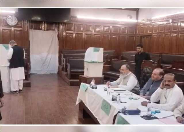خیبر پختونخوا کے وزیراعلیٰ اور اپوزیشن لیڈر کی ملاقات بے نتیجہ