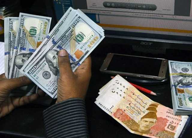 کرنسی مارکیٹ میں روپے کے مقابل ڈالر کی قدر میں کمی کا رجحان برقرار