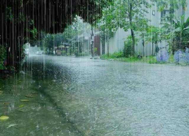 لاہور میں تیز ہواؤں کے ساتھ موسلادھار بارش سے گرمی اور حبس میں کمی