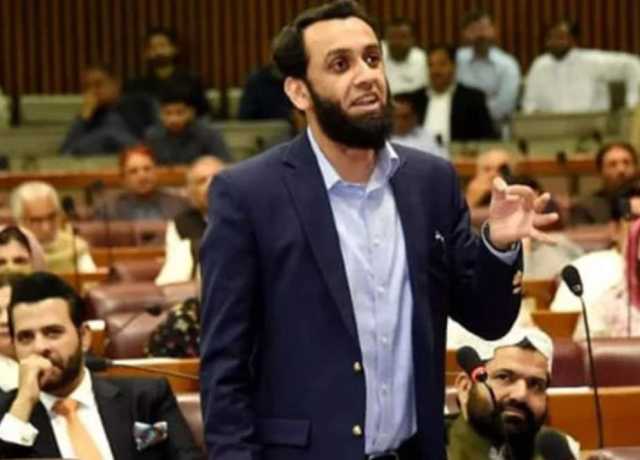 9 مئی مقدمات میں سزا پانے والے شور نہ مچائیں عدالت جائیں، عطا تارڑ
