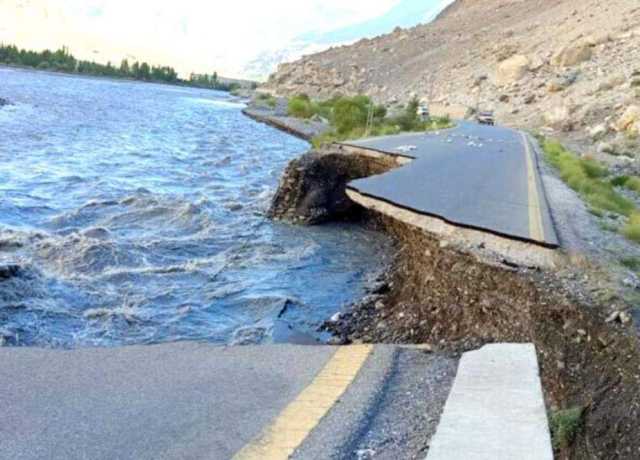 وادی ہنزہ میں گلیشیئر پگھلنے کا عمل تیز، دریائی کٹاؤ سے شاہراہ قراقرم بہہ گئی