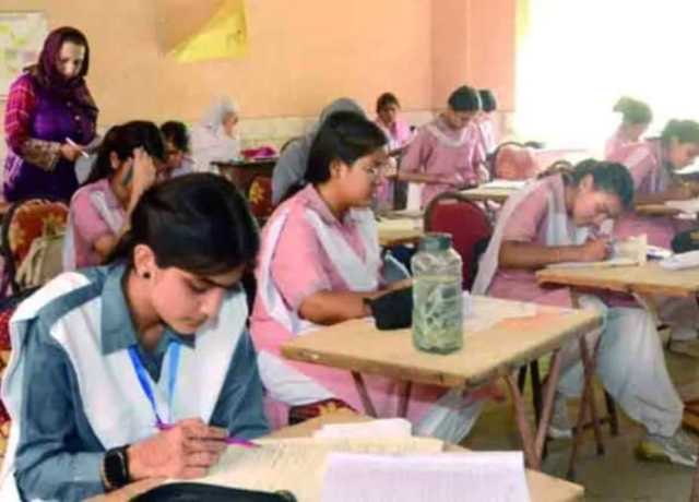 کراچی بورڈ کا انٹرمیڈیٹ پری میڈیکل کے نتائج کا اعلان، لڑکیاں بازی لے گئیں