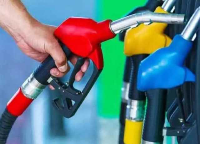 ڈیزل 12 روپے 84 پیسے سستا، پٹرول کی قیمت برقرار رکھنے کا فیصلہ