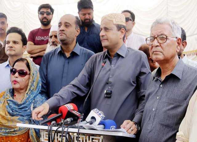 میئر کراچی کا وزیراعظم سے گورنر سندھ کی سیاسی سرگرمیوں کا نوٹس لینے کا مطالبہ