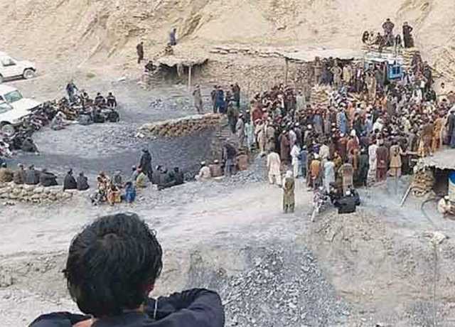 دکی، کوئلہ کان میں پھنسے تین کانکنوں کی تلاش جاری، ایک لاش نکال لی گئی