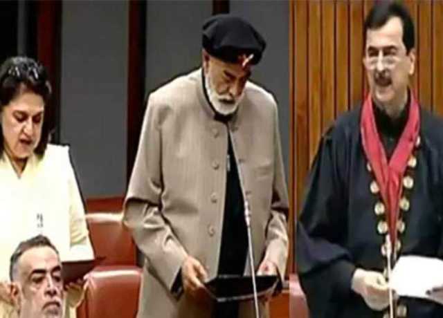 خیبر پختونخوا سے نو منتخب 8 اراکین نے سینیٹ رکنیت کا حلف اٹھا لیا
