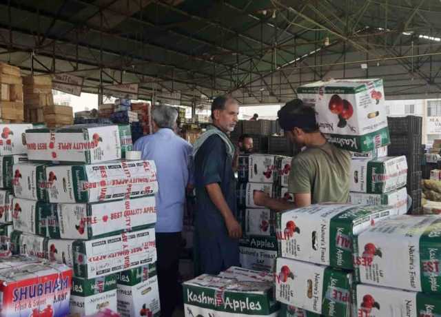 قومی شاہراہوں کی بندش سے جموں میں سیب کے تاجروں کو بھاری نقصان