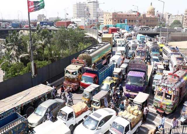 سندھ میں ٹریفک اصلاحات، پرانی گاڑیوں پر پابندی اور جدید حفاظتی نظام لازمی قرار