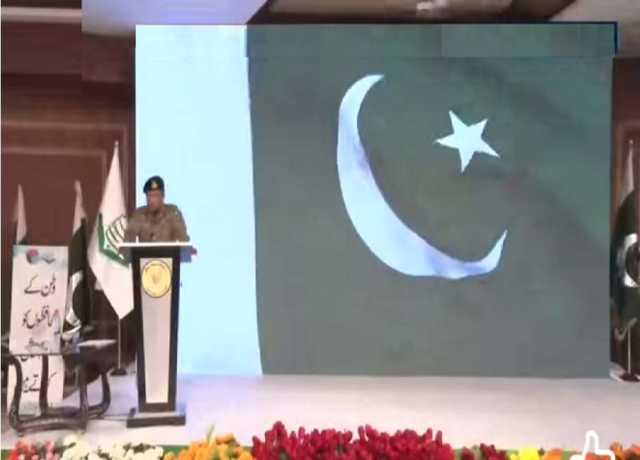 ڈی جی آئی ایس پی آر جنرل احمد شریف کا جامعہ عروۃ الوثقیٰ کا دورہ