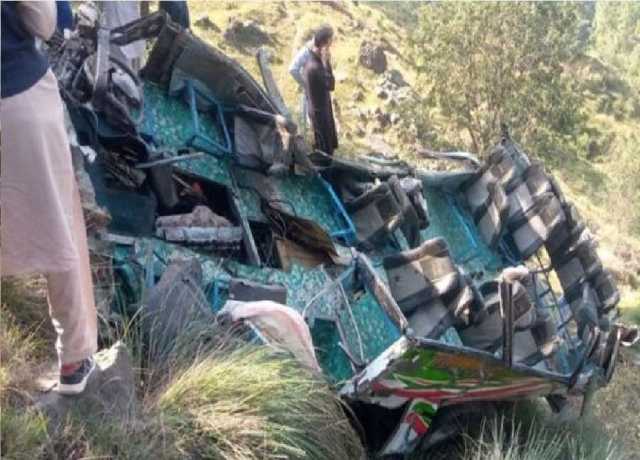 ڈی آئی خان، منی ٹرک بریک فیل ہونے سے کھائی میں جاگرا، 11 افراد جاں بحق