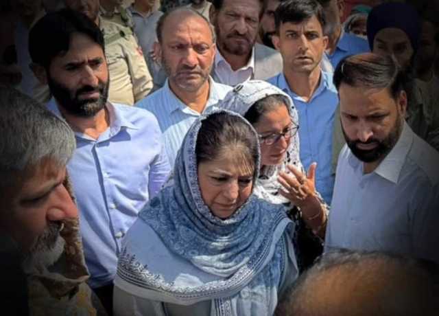بھارتی فورسز کشمیری نوجوانوں سے کھیل کے میدان نہ چھینیں، محبوبہ مفتی