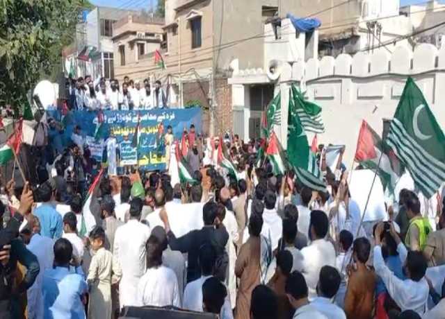 لاہور، پاکستان مرکزی مسلم لیگ کا اسرائیلی جارحیت کیخلاف مظاہرہ