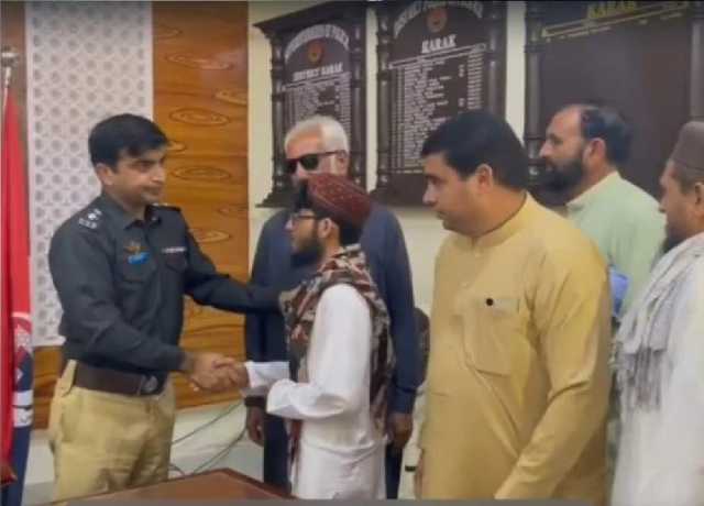 کرک، کالعدم تنظیم کے اہم کارندے نے ریاست کے سامنے سرینڈر کردیا