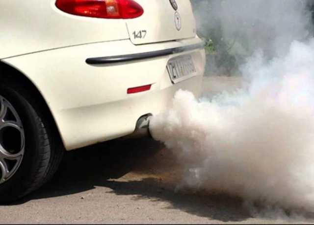 حکومت کا دھواں چھوڑنے والی گاڑیوں کیخلاف سخت کارروائی کا اعلان
